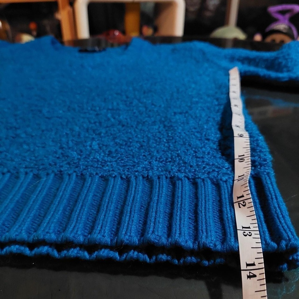 Vintage blue chunky knit vneck sweater. - Picture 6 of 7